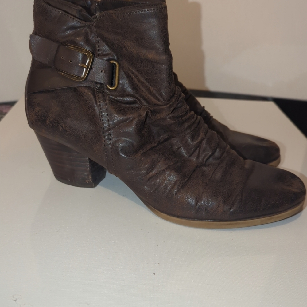 Boots - Picture 2 of 9